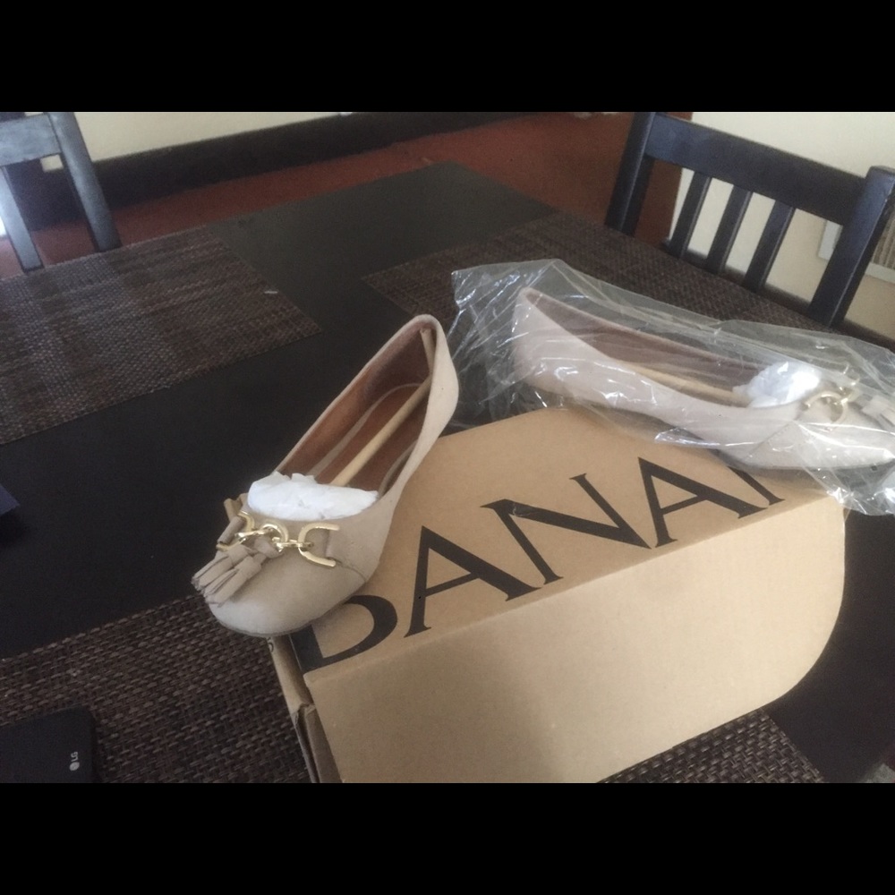 Banana republic Flats